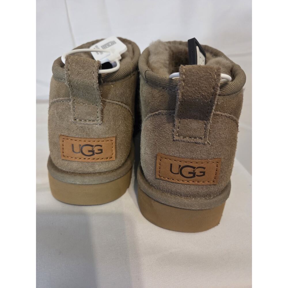 UGG Women's Size 7 Suede Ankle Bootie UGGPlush Lined NWT - EU 38 MPN 1110 - Picture 5 of 6